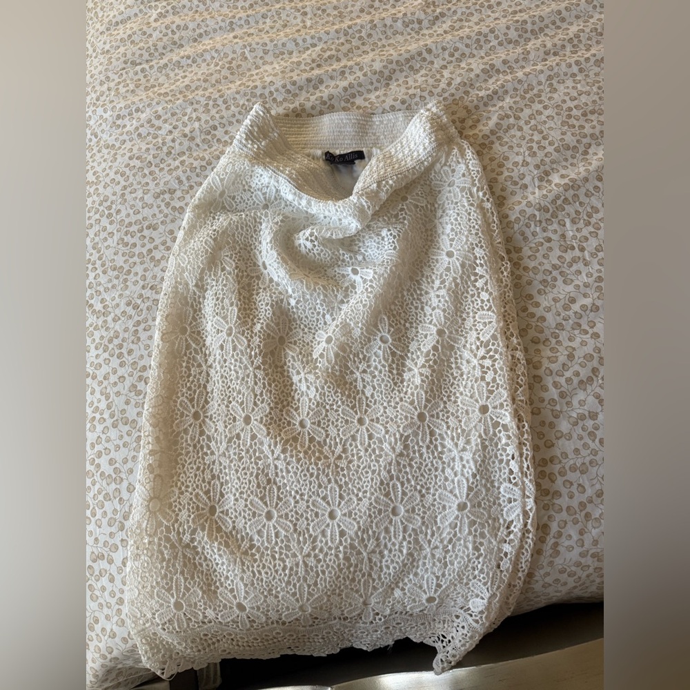 Chic White Lace Skirt